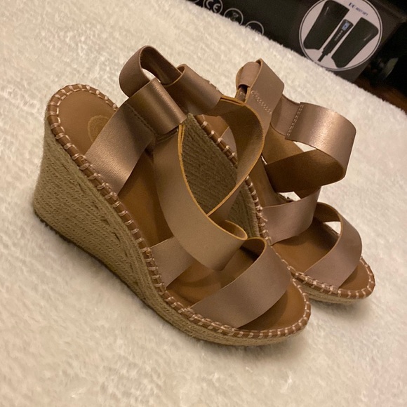 Womens heels size 9 never worn - Picture 1 of 1